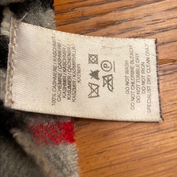 Burberry Cashmere Scarf - Picture 3 of 5